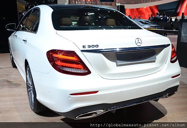 2017-Mercedes-Benz-E-Class-at-Detroit-Auto-Show-2.jpg