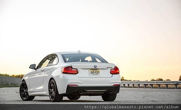 2017-BMW-M240i-105-876x535.jpg