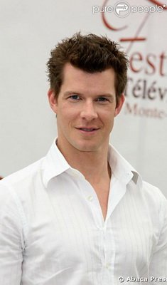 27188-eric-mabius-637x0-1