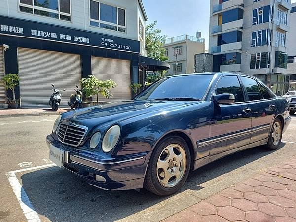 2001年BENZ W210-E240-2.6(AVANTG