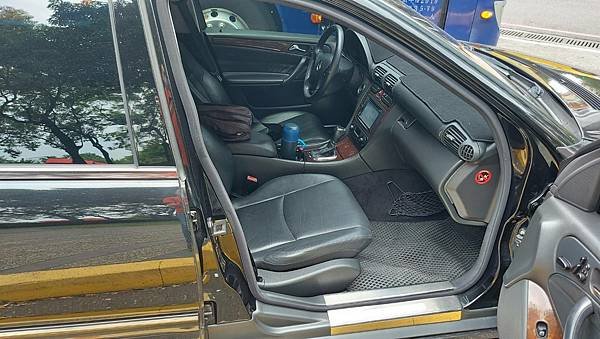 售2002年10月BENZ W203-C240(黑色2.6)