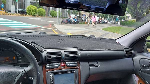 售2002年10月BENZ W203-C240(黑色2.6)