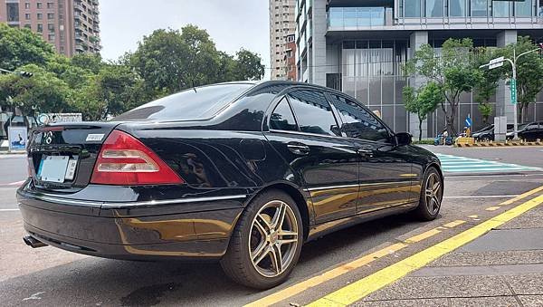 售2002年10月BENZ W203-C240(黑色2.6)