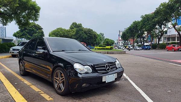 售2002年10月BENZ W203-C240(黑色2.6)