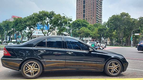 售2002年10月BENZ W203-C240(黑色2.6)