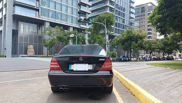 售2002年10月BENZ W203-C240(黑色2.6)