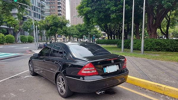 售2002年10月BENZ W203-C240(黑色2.6)