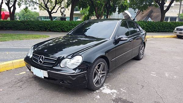 售2002年10月BENZ W203-C240(黑色2.6)