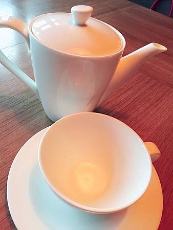 高雄etage15餐廳 (新百王證券 臻臻)