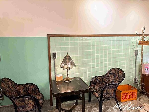 Tella Tella Cafe - 70年代昭和風、經典紅絲絨