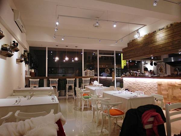 Bistro-12.JPG