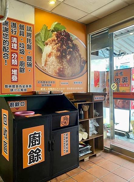 新店人氣小吃店「北鴨鴨肉羹」饕客都知道必點鴨肉羹+鴨肉飯，跟