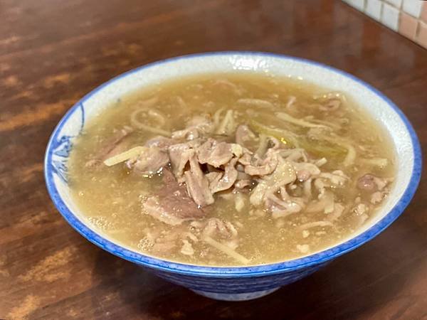 新店人氣小吃店「北鴨鴨肉羹」饕客都知道必點鴨肉羹+鴨肉飯，跟