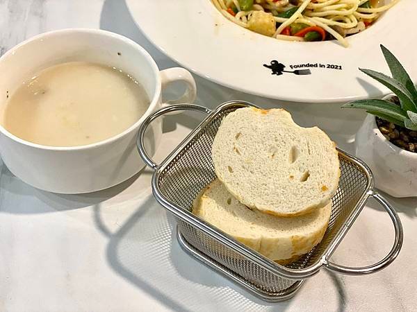 【台大美食地圖】學生們狂推的「好義外義大利麵 台大店」，平價