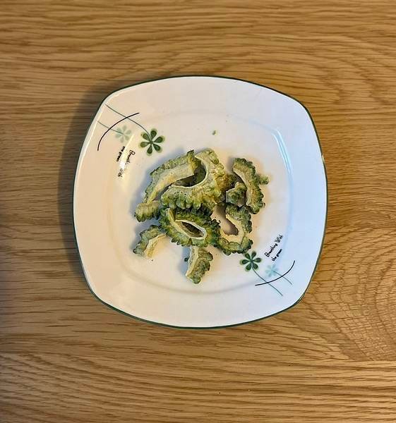 沖繩歐米阿給伴手禮：満点苦瓜凍乾，喜歡沖繩苦瓜味的人會愛