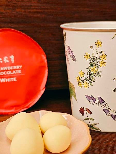 北海道歐米阿給伴手禮：六花亭草莓巧克力，日本白巧克力始祖