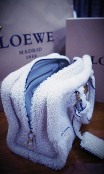 【LOEWE】AMAZONA 28 小羔羊手袋👜