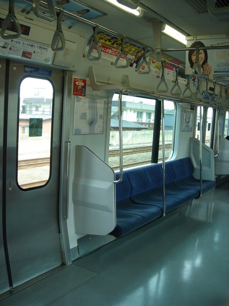 2006/04/12~16 東京之旅第2天：一大早新宿駅忙碌