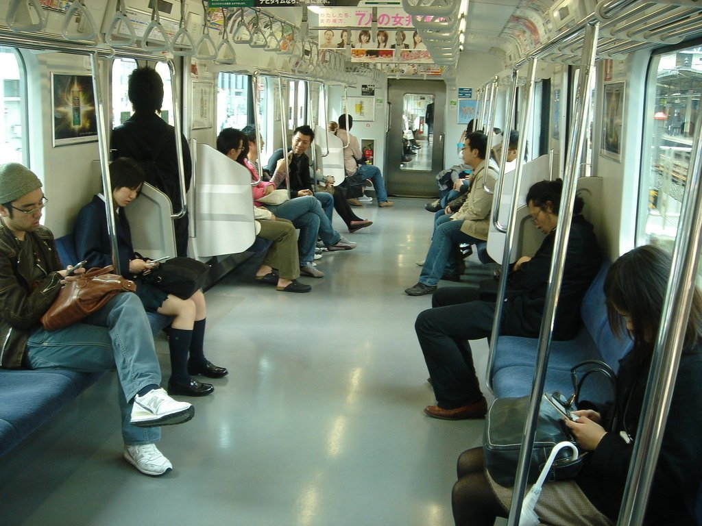 2006/04/12~16 東京之旅第2天：一大早新宿駅忙碌