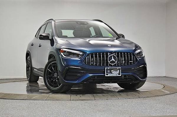 BENZ AMG GLA35.jpg