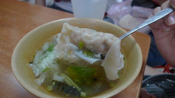 餛飩湯也很正點！