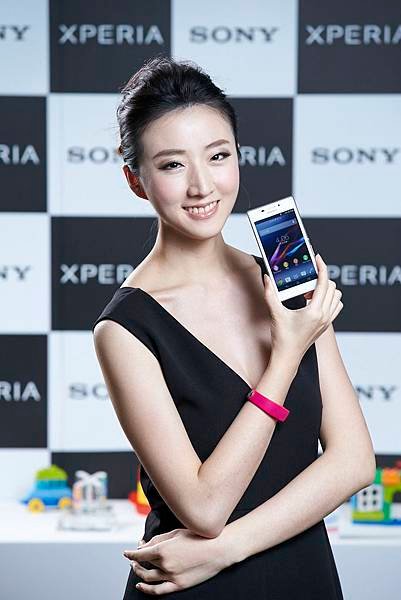 圖1_4G LTE中階最佳智慧型手機-Xperia M2擁有大型qHD顯示螢，令人驚豔的處理器效能、4G高速上網以及耐久電池，讓您飆速享受娛樂快感！