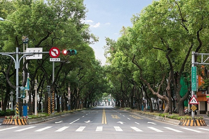 amba-Taipei-Zhongshan-Hotel-On-Tree-Lined-Zhongshan-North-Road.jpg