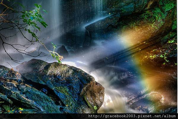 En06-Lumsdale-Waterfall-and-full-spectrum-rainbow.jpg