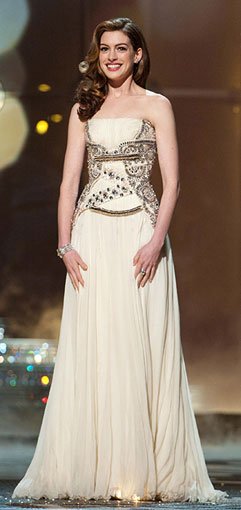 Anne-Hathaway-Oscar-dress1_241.jpg