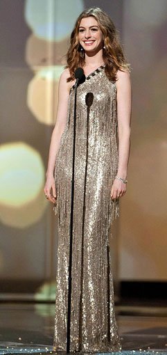 Anne-Hathaway-Oscar-dress3_241.jpg