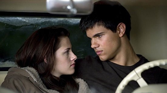 New_Moon_Bella_Jacob-thumb-550x306-20838.jpg