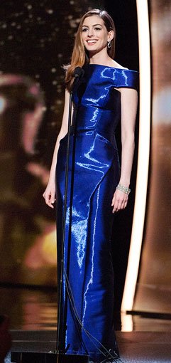 Anne-Hathaway-Oscar-dress5_241.jpg