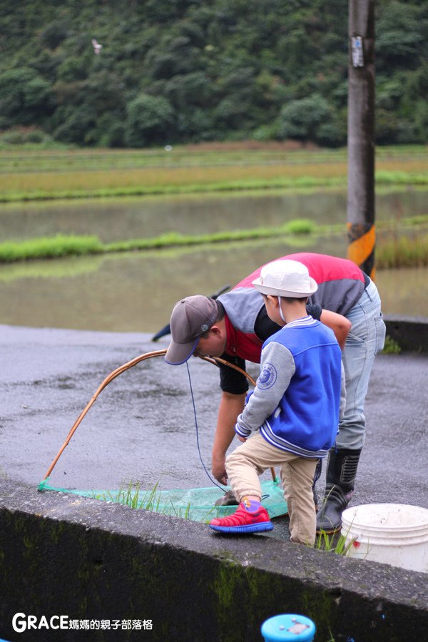 寒假暑假周休2日放假溜小孩親子旅行旅遊好玩景點分享推薦行程-北部親子景點宜蘭-橫山頭休閒農業區一二日遊懶人包推薦-食農二日遊農村再生二日遊交通地圖吃美食住宿懶人包-親子DIY體驗-舊名蓮成觀光休閒農場-新名內城生態園區-大自然教室-DIY芋泥球-戶外野炊-網抓七彩魚-台灣旅遊美食親子部落客grace媽媽的親子部落格