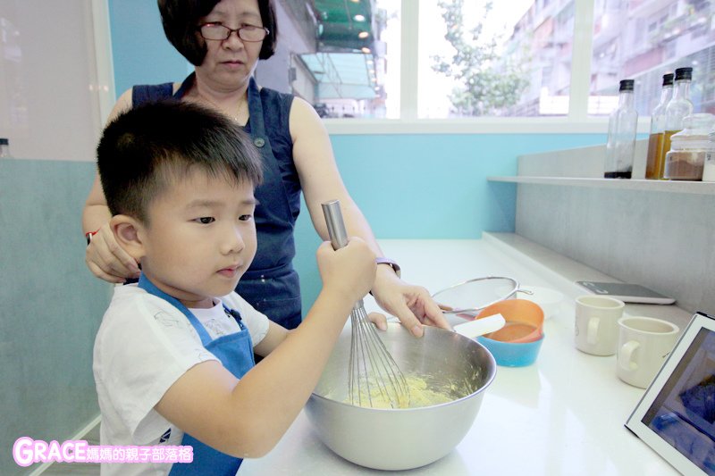 寒假暑假周休2日放假溜小孩親子旅行旅遊好玩景點分享推薦行程-育兒好物-台北親子烘焙DIY推薦-有趣烘焙-夏令營-DM價格交通-手做蛋糕點心PIZZA簡單-共享廚房材料食譜烤箱器材工具設備-兒童烘焙課程才藝班-市政府捷運站-人氣媽媽blogger-親子網紅團購-親子業配-痞客邦親子粉絲團-台灣旅遊美食親子部落客grace媽媽的親子部落格