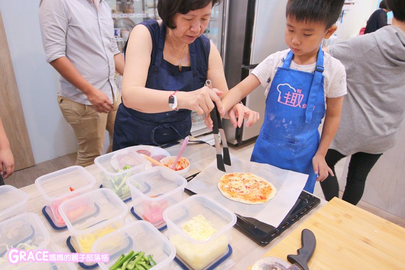 寒假暑假周休2日放假溜小孩親子旅行旅遊好玩景點分享推薦行程-育兒好物-台北親子烘焙DIY推薦-有趣烘焙-夏令營-DM價格交通-手做蛋糕點心PIZZA簡單-共享廚房材料食譜烤箱器材工具設備-兒童烘焙課程才藝班-市政府捷運站-人氣媽媽blogger-親子網紅團購-親子業配-痞客邦親子粉絲團-台灣旅遊美食親子部落客grace媽媽的親子部落格