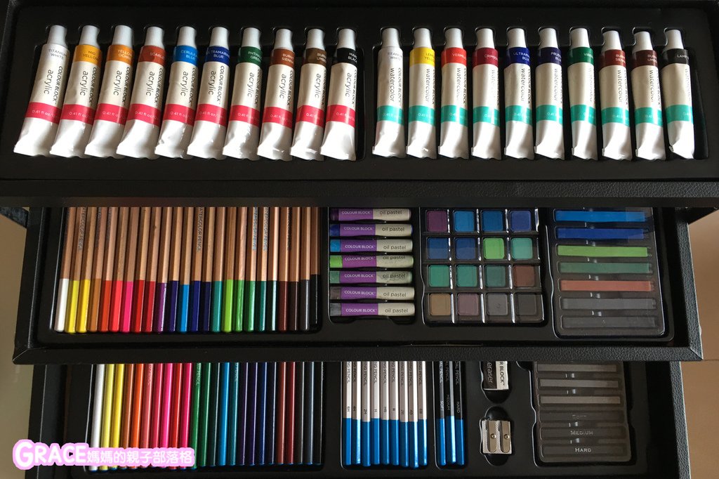育兒好物開箱-COLOURBLOCK三層皮革美術繪圖套組-愛上畫畫-畫畫筆繪畫用具推薦-手繪上色工具-舒壓方法推薦-Grace媽媽的親子部落格 (10).jpg