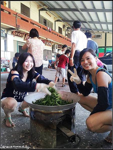  冬山的馨山茶園採茶烘茶體驗~宜蘭民宿小管家~葛瑞絲