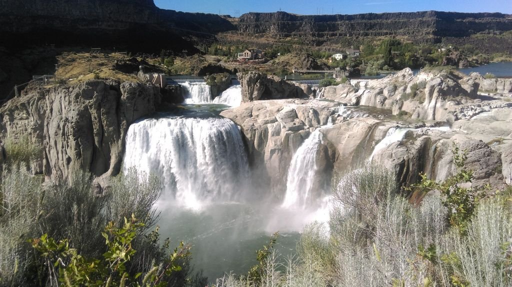 另人驚豔的肖松妮瀑布 Shoshone Falls