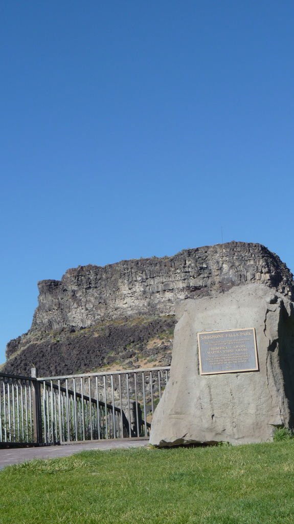 另人驚豔的肖松妮瀑布 Shoshone Falls