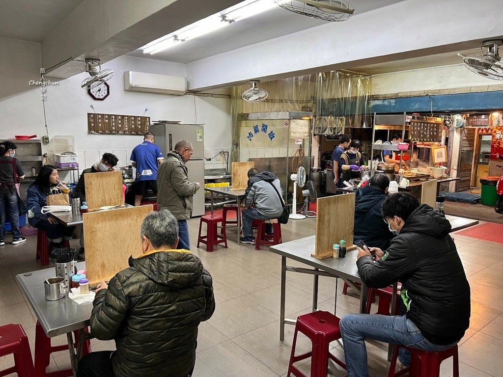 基隆美食，長腳麵食，乾麵+豬腳+扁食來一套，在地美食推薦 !