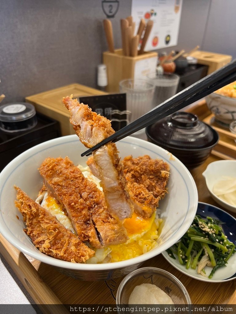 日式炸豬排推薦，​​KATSU 鑫｜安和店，現點現炸，懷念的