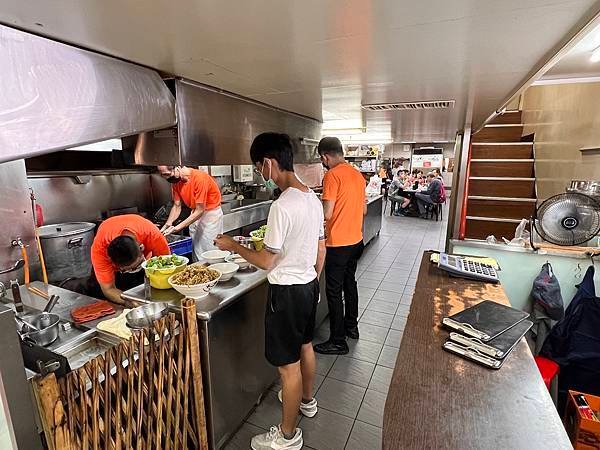 台北市萬華區美食，金園排骨飯萬年店，西門町必吃，老店魅力不墜