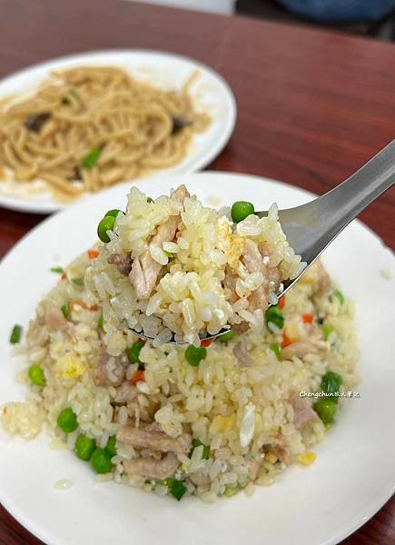 基隆市美食，初茶蛋飯，信義市場附近美味熱炒。