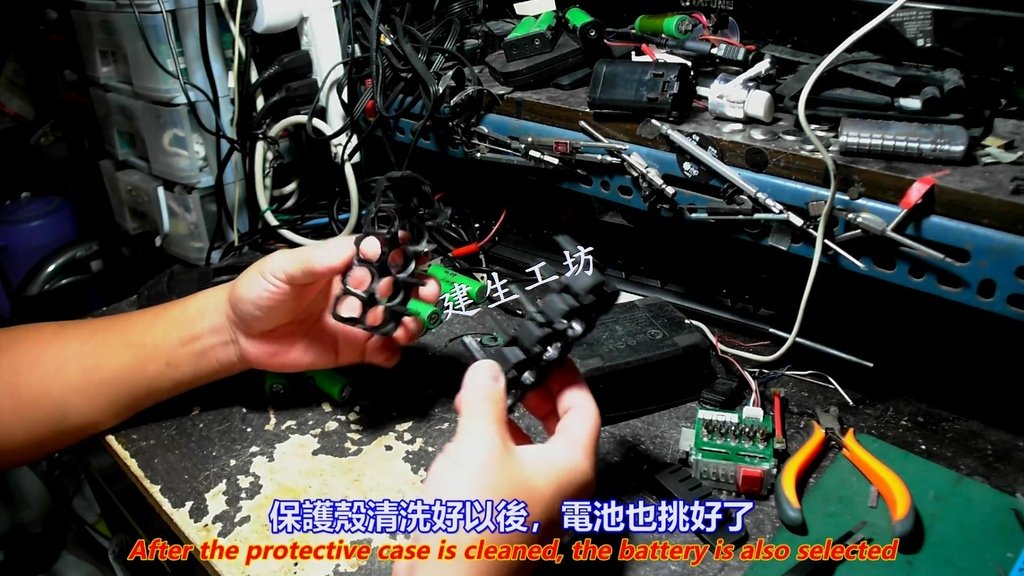 ASADA 淺田 ROMAX 4000 18V 充電式 不鏽鋼 水管壓接機 電池維修更換篇 Part 1。中文 英文 雙字幕 內嵌影片.mp4_000157290.jpg