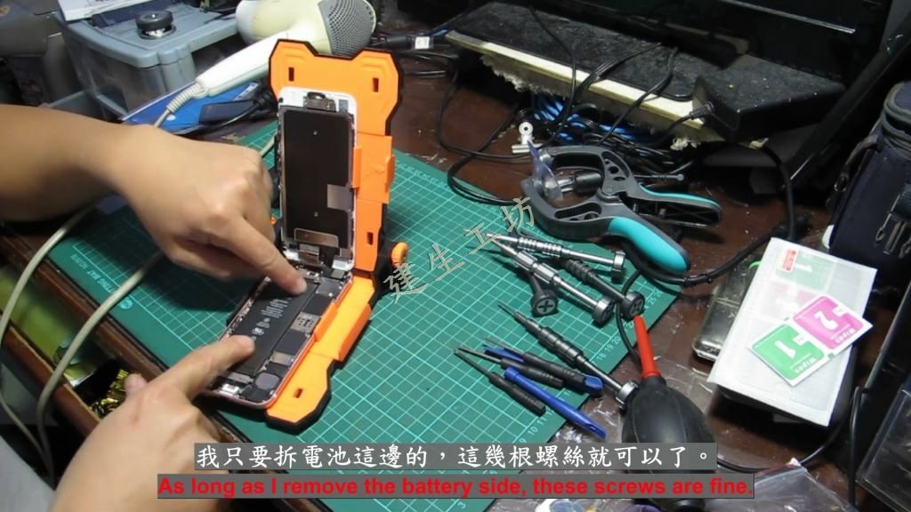 iPhone 6S 4.7吋 電池更換 初學者篇 影片過程 Part 2。工具分享暨屏幕開蓋篇。.mp4_000292158.jpg