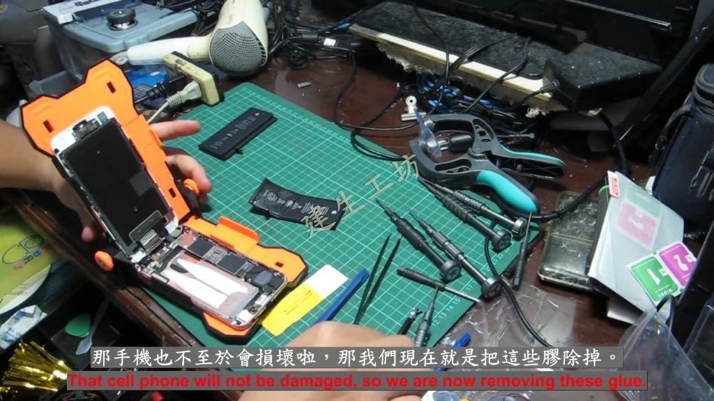 iPhone 6S 4.7吋 電池更換 初學者篇 影片過程 Part 3。舊電池拆除暨檢測健康度篇。字幕檔。.mp4_000074541.jpg