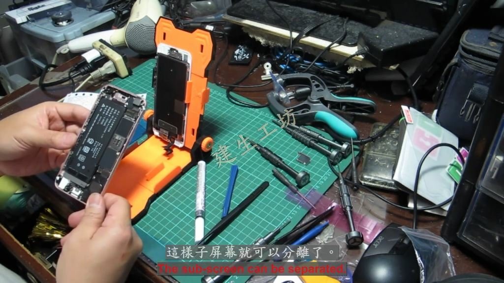 iPhone 6S 4.7吋 電池更換 初學者篇 影片過程 Part 4。新電池安裝篇。字幕檔。.mp4_000073606.jpg