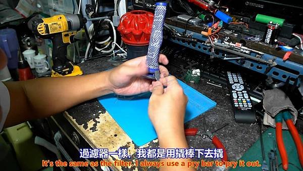 DYSON 戴森 SV03 V6 吸塵器 旋風桶拆解篇 Part 1。中文 英文 雙字幕 內嵌影片.mp4_000068768.jpg