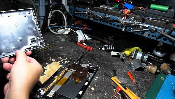 2手 平板電腦 手機 電池替換維修方案篇 Part 1。中文 英文 雙字幕 內嵌影片.mp4_000390156.jpg