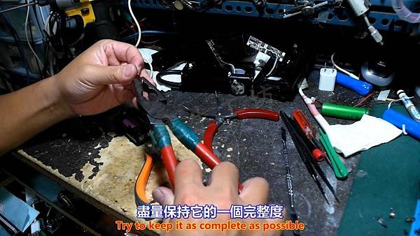 MI 小米 MJCQB02QJ 電動打氣機 電池更換篇 Part 1。中文 英文 雙字幕.mp4_000088421.jpg